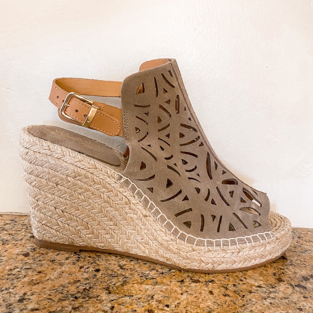 Seychelles Jaunt Taupe Suede Open Toe Laser Cut Wedge Sandal